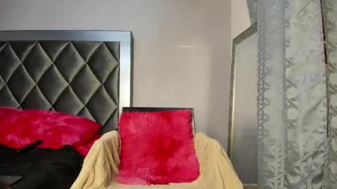 Snapshot of valetino_stonee chatting on 7, 6, 2026 Valentino online show from 7, 6, 2026