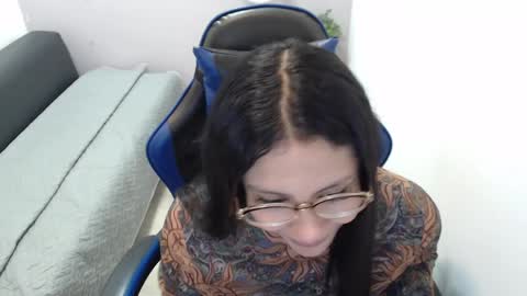 Snapshot of valevicious chatting on 2, 4, 2026 valevicious online show from 2, 4, 2026