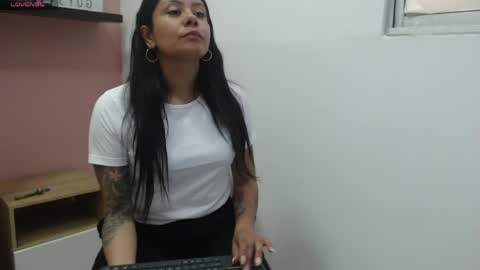 Snapshot of valevicious chatting on 17, 5, 2026 valevicious online show from 17, 5, 2026
