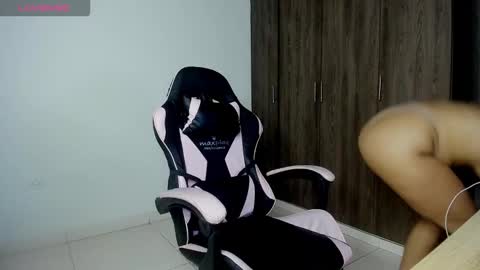 valkiiriaa_ online show from 1, 12, 2025