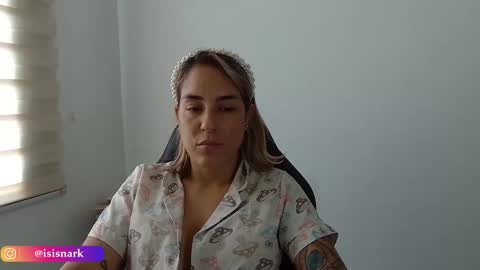 Snapshot of valkyriarose chatting on 4, 10, 2025 Isis online show from 4, 10, 2025