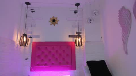 Vallolet Peach  online show from 15, 2, 2025