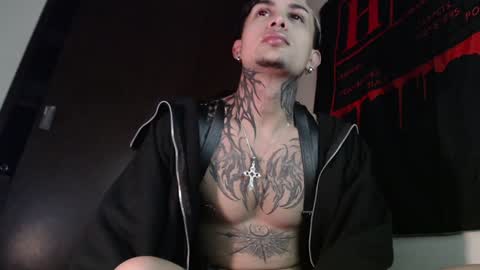 david guzman i model independenthelp me with a thumbs up online show from 1, 2, 2025