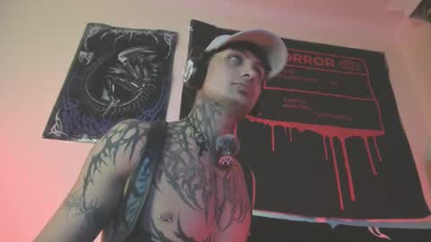 david guzman i model independenthelp me with a thumbs up online show from 11, 9, 2025