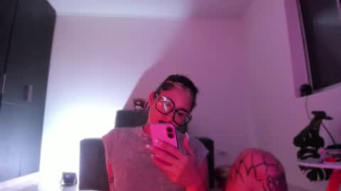 Snapshot of vandalovee chatting on 20, 3, 2026 Babi Alu online show from 20, 3, 2026