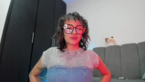 Snapshot of vandalovee chatting on 27, 5, 2026 Babi Alu online show from 27, 5, 2026