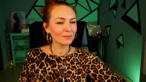 Vanda online show from 8, 12, 2024