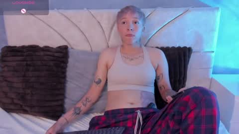Snapshot of vane_grey chatting on 25, 6, 2026 vane_grey online show from 25, 6, 2026