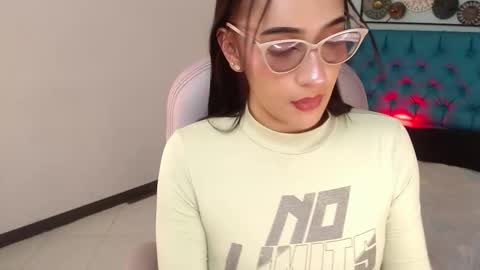 Snapshot of vanelopeee_ chatting on 23, 11, 2025 Vane online show from 23, 11, 2025