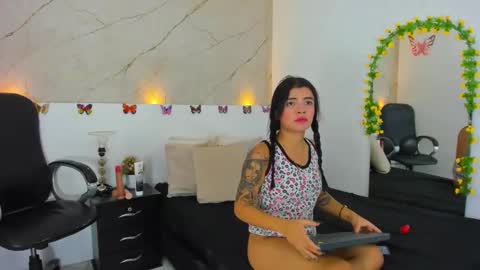 Snapshot of vanesa_castillo chatting on 25, 10, 2025 vanessa online show from 25, 10, 2025