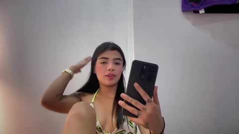 Snapshot of vanesa_castillo chatting on 18, 12, 2025 vanessa online show from 18, 12, 2025