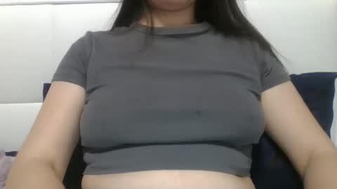 Snapshot of vanesajewel chatting on 5, 11, 2025 VanesaJewel online show from 5, 11, 2025