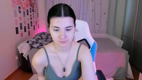 Snapshot of vanessa_brills chatting on 1, 3, 2025 Vanessa online show from 1, 3, 2025