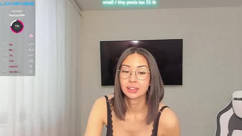 Snapshot of vanessa_sxy chatting on 5, 1, 2025 Vanessa online show from 5, 1, 2025