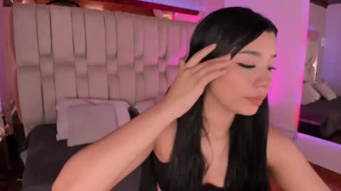 Snapshot of vanessaduval chatting on 21, 10, 2025 vanessaduval online show from 21, 10, 2025