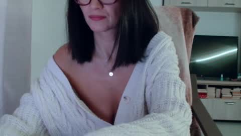 Snapshot of vanessalarahot chatting on 3, 10, 2025 Vanessa online show from 3, 10, 2025
