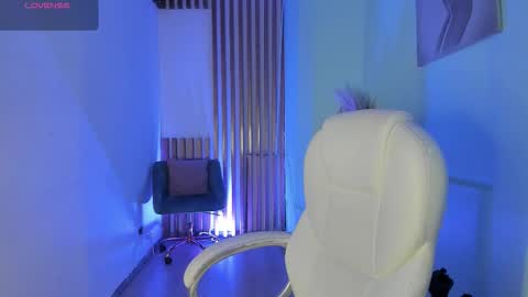 vanessascott_ online show from 11, 1, 2026