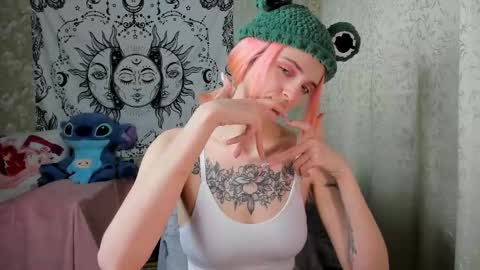 Snapshot of vanilla_arya chatting on 4, 2, 2025 Adelina online show from 4, 2, 2025