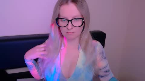 Snapshot of vanillaex_ chatting on 29, 9, 2025 Mia online show from 29, 9, 2025