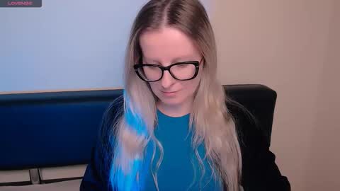 Snapshot of vanillaex_ chatting on 30, 10, 2025 Mia online show from 30, 10, 2025