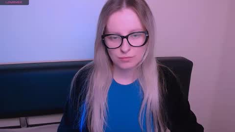 Snapshot of vanillaex_ chatting on 5, 11, 2025 Mia online show from 5, 11, 2025