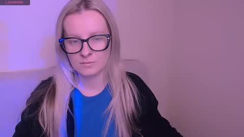 Snapshot of vanillaex_ chatting on 20, 11, 2025 Mia online show from 20, 11, 2025