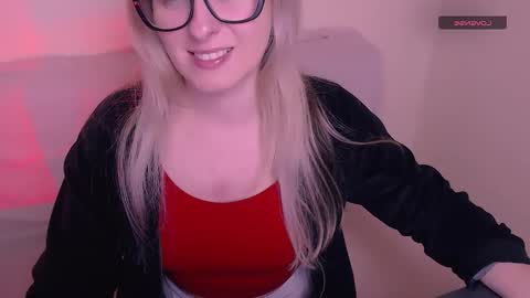 Snapshot of vanillaex_ chatting on 3, 12, 2025 Mia online show from 3, 12, 2025