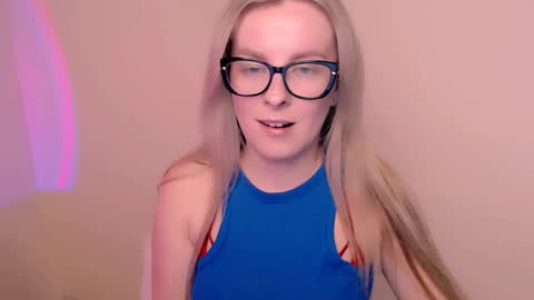 Snapshot of vanillaex_ chatting on 14, 5, 2026 Mia online show from 14, 5, 2026
