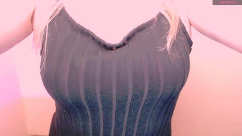 Snapshot of vanillaex_ chatting on 22, 5, 2026 Mia online show from 22, 5, 2026