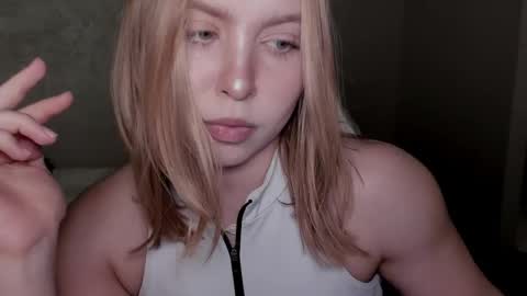 Snapshot of vanillalivitski chatting on 19, 9, 2025 Vanilla online show from 19, 9, 2025