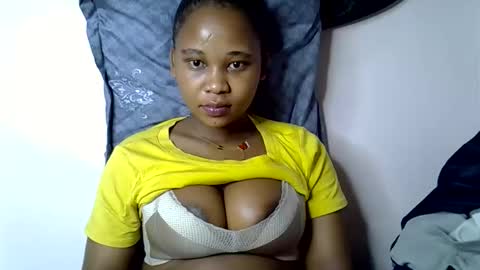 Snapshot of vanillavenus chatting on 17, 10, 2025 vanillavenus online show from 17, 10, 2025