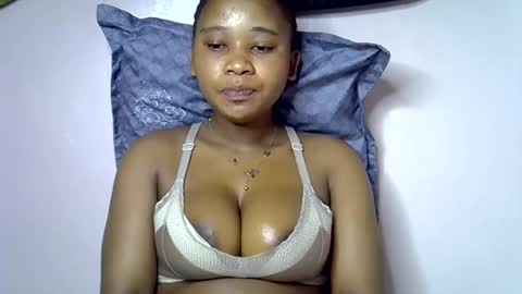 Snapshot of vanillavenus chatting on 13, 11, 2025 vanillavenus online show from 13, 11, 2025