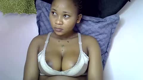 Snapshot of vanillavenus chatting on 22, 11, 2025 vanillavenus online show from 22, 11, 2025