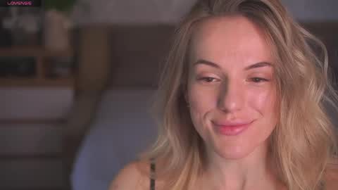 Snapshot of vanille_mystery chatting on 22, 4, 2026 Sophie online show from 22, 4, 2026