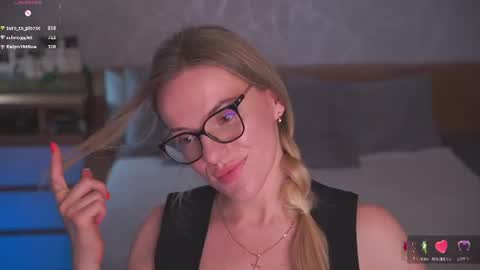 Snapshot of vanille_mystery chatting on 11, 6, 2026 Sophie online show from 11, 6, 2026