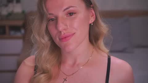 Snapshot of vanille_mystery chatting on 24, 6, 2026 Sophie online show from 24, 6, 2026