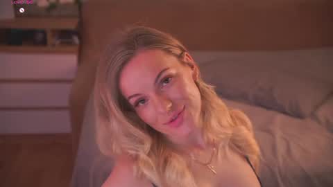 Snapshot of vanille_mystery chatting on 13, 7, 2026 Sophie online show from 13, 7, 2026