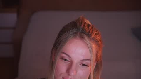 Snapshot of vanille_mystery chatting on 21, 7, 2026 Sophie online show from 21, 7, 2026