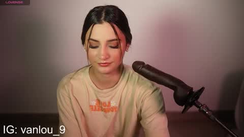 Snapshot of vaniluu9 chatting on 11, 10, 2025 Vanilu online show from 11, 10, 2025