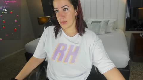 Snapshot of vanitysex chatting on 18, 12, 2024 Karine online show from 18, 12, 2024