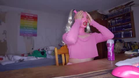 Snapshot of vanya101 chatting on 4, 6, 2026 Vanya Gold online show from 4, 6, 2026