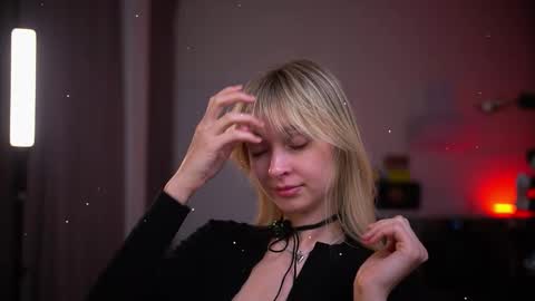 Snapshot of variety_moments chatting on 22, 12, 2025 Heeeeey Im Hanna the art of tease online show from 22, 12, 2025