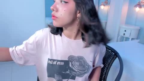 Snapshot of vayra_moon chatting on 18, 5, 2026 Vayra Moon online show from 18, 5, 2026