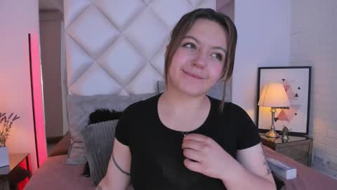 Vee Simons online show from 14, 1, 2025