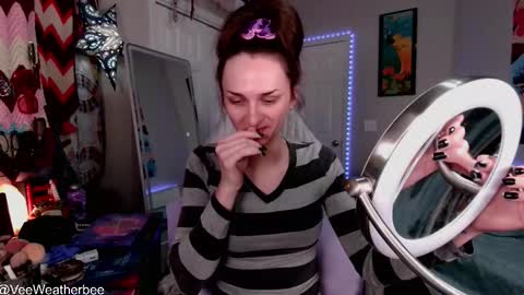 Violet Weatherbee online show from 21, 12, 2025