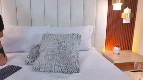 Mia brando online show from 11, 4, 2026