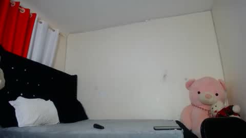 Snapshot of vel_zola chatting on 7, 10, 2025 zola online show from 7, 10, 2025