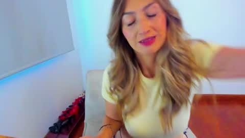 Snapshot of velourmuse chatting on 27, 6, 2026 Sara online show from 27, 6, 2026