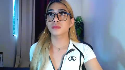 Snapshot of velvet_delux69 chatting on 9, 10, 2025 velvet_delux69 online show from 9, 10, 2025