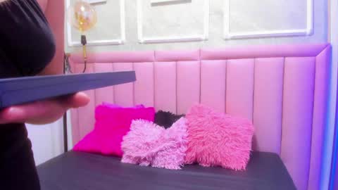 Snapshot of velvet_giirll chatting on 4, 6, 2026 velvet_giirll online show from 4, 6, 2026